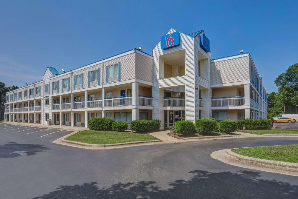 Motel 6-Raleigh, NC - North Main image